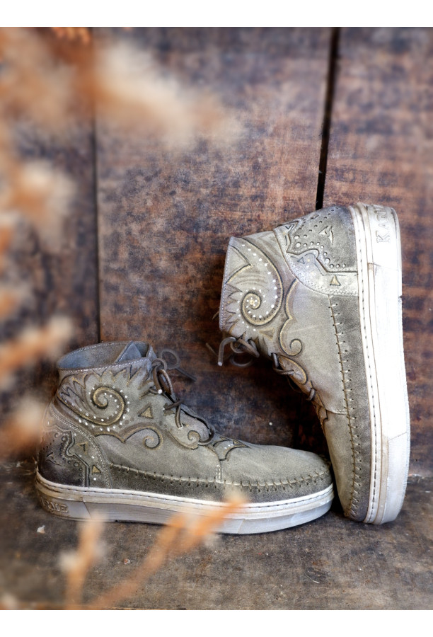 Uluru Sneaker Akoya Artwork