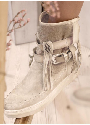 Uluru Old Yuta Bianco