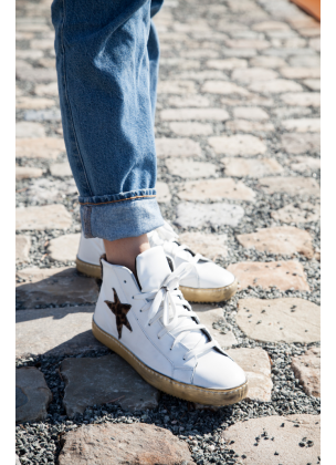 High star sneaker